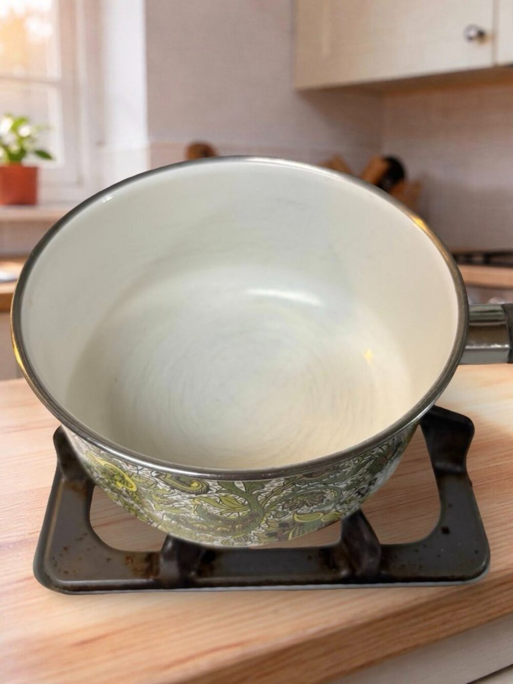 Fancipans Retro 1970s Enamel Saucepan With Green Paisley Pattern 12.5" Length 3. - Picture 3 of 5